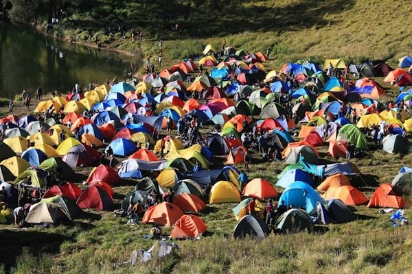Quels sont les témoignages des vacanciers sur le camping de la Corniche à Hendaye ?